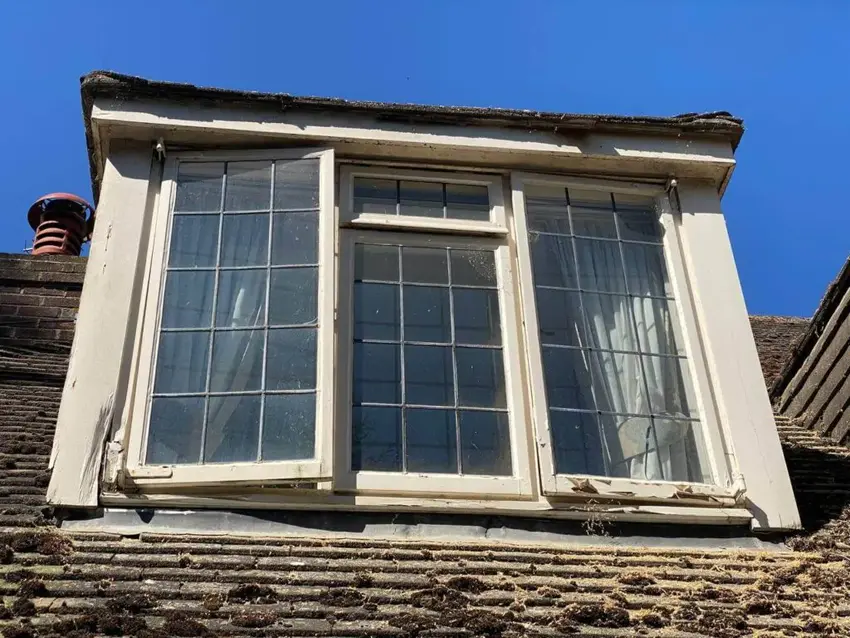 آیا استفاده مداوم از درب و پنجره لولایی نیازمند ترمیم و بازسازی است؟